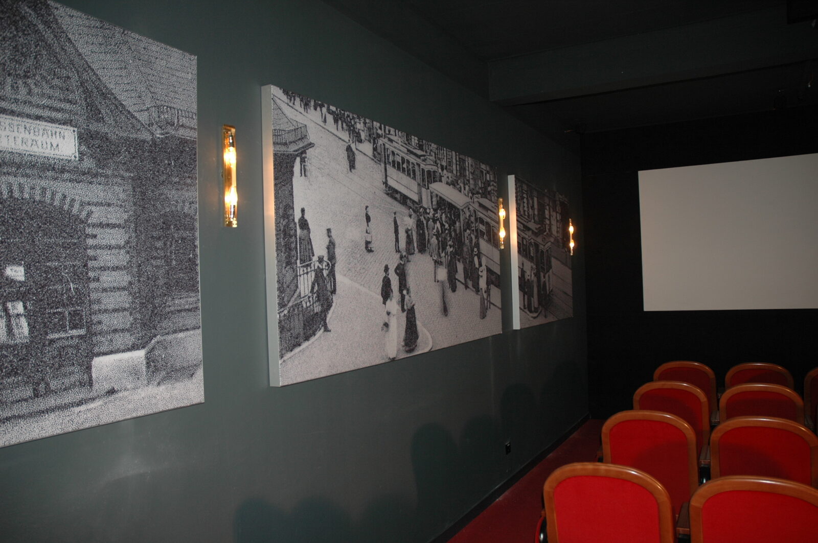 Akustikbilder mit Motiv in einem Kultur- und Ausstellungsraum