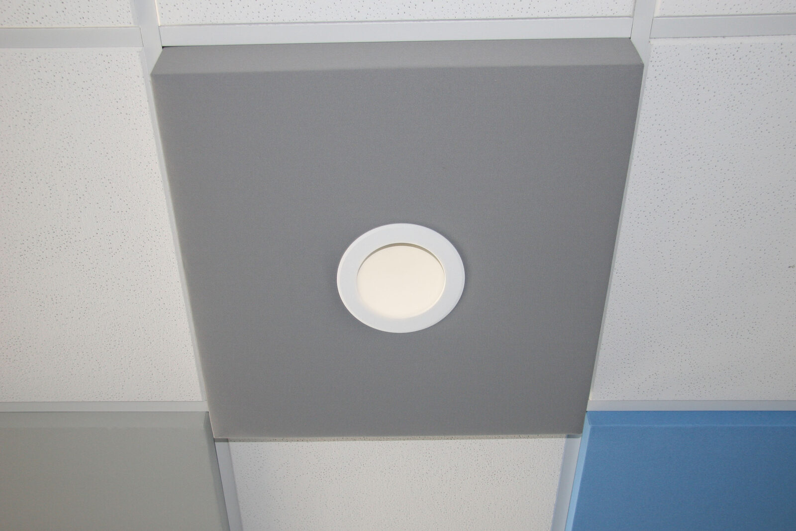 Deckenkissen mit integriertem Einbaulicht