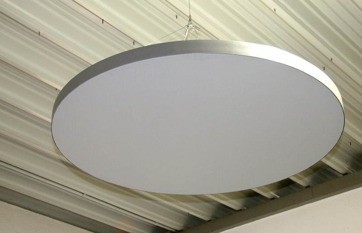 Runde Deckensegel an der Decke montiert