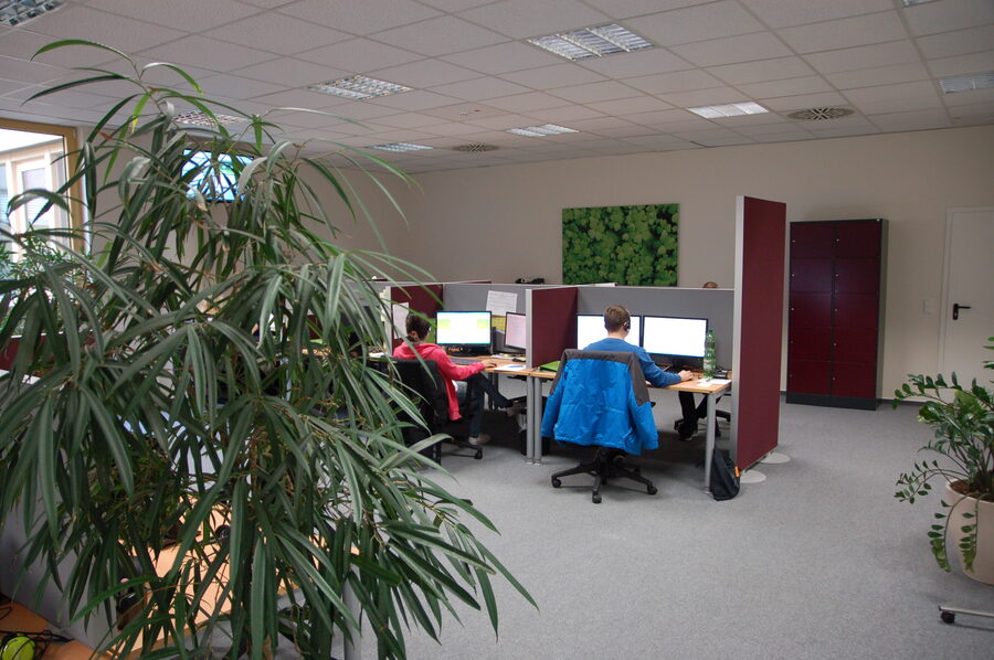 Freistehende akustische Stellwand im Büro